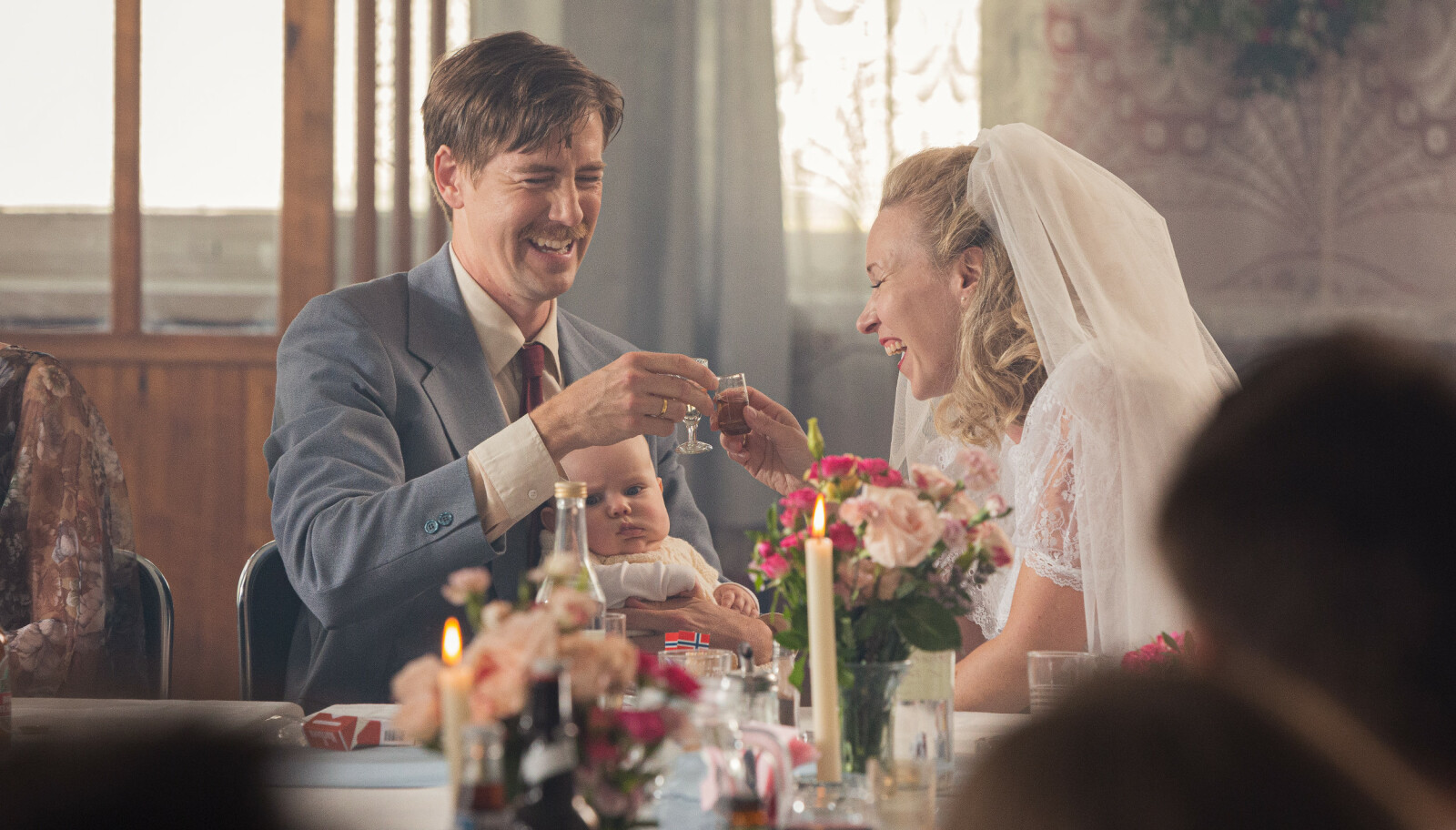 <strong>DIANAS BRYLLUP:</strong> I filmen, som har premiere i september, spiller Marie Blokhus og Pål Sverre Hagen ekteparet Liv og Terje. De får datteren Diana sammen, og vi følger dem gjennom flere tiår. FOTO: Maipo / Nordisk Film Distribusjon <strong>DIANAS BRYLLUP:</strong> I filmen, som har premiere i september, spiller Marie Blokhus og Pål Sverre Hagen ekteparet Liv og Terje. De får datteren Diana sammen, og vi følger dem gjennom flere tiår. FOTO: Maipo / Nordisk Film Distribusjon