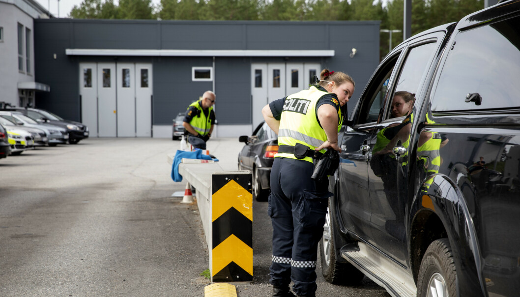 <strong>SVERIGE:</strong> Ifølge Tollvesenet var det mange som reiste over grensa i går. Foto: Nina Hansen / Dagbladet. <strong>SVERIGE:</strong> Ifølge Tollvesenet var det mange som reiste over grensa i går. Foto: Nina Hansen / Dagbladet.