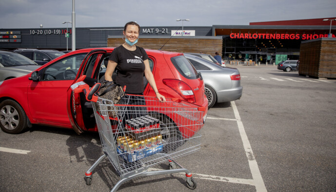 <strong>HANDEL:</strong> Dragana Vujanou har handlet mat for halvannen måned. Foto: Nina Hansen / Dagbladet <strong>HANDEL:</strong> Dragana Vujanou har handlet mat for halvannen måned. Foto: Nina Hansen / Dagbladet