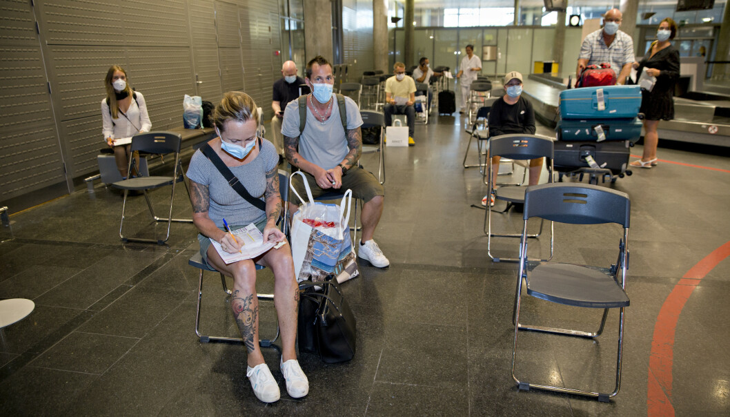 <strong>VENTEROMMET:</strong> Anja Skagmo først i beskjeden testkø på Gardermoen etter feriehjemkomst fra Kreta. Foto: Kristian Ridder-Nielsen. <strong>VENTEROMMET:</strong> Anja Skagmo først i beskjeden testkø på Gardermoen etter feriehjemkomst fra Kreta. Foto: Kristian Ridder-Nielsen.