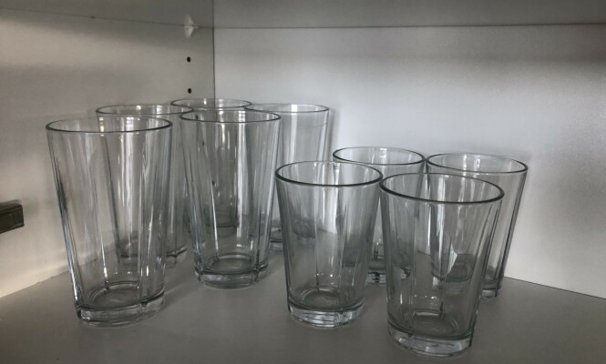 <strong>RIKTIG:</strong> For å unngå å skade vannglassene, skal de oppbevares slik. Foto: Linn Merete Rognø. <strong>RIKTIG:</strong> For å unngå å skade vannglassene, skal de oppbevares slik. Foto: Linn Merete Rognø.