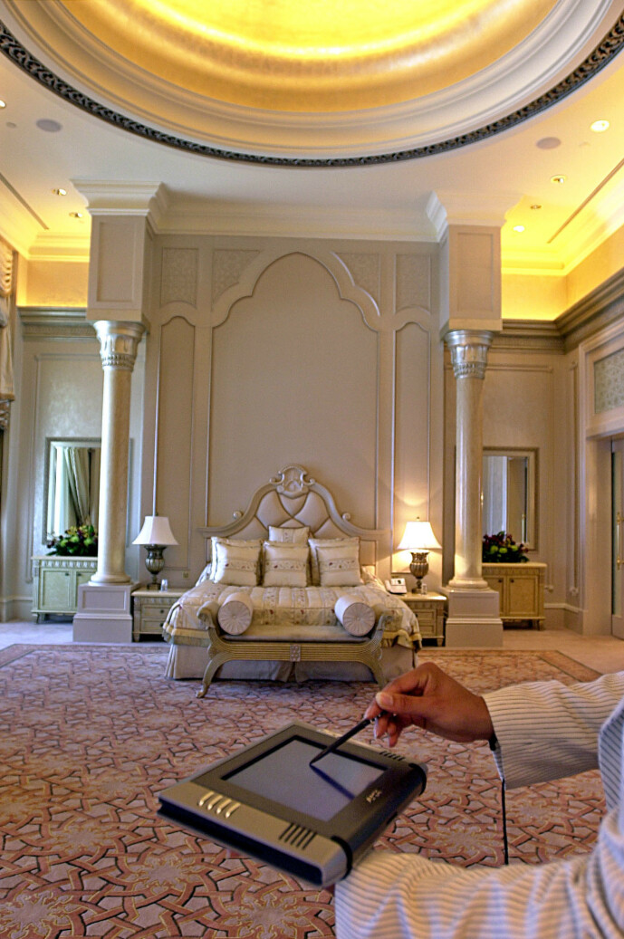 <strong>LUKSUS:</strong> Marmor, gull og sølv er elementer som går igjen på de nesten 400 rommene på Emirates Palace hotel i Abu Dhabi. Foto: NTB Scanpix <strong>LUKSUS:</strong> Marmor, gull og sølv er elementer som går igjen på de nesten 400 rommene på Emirates Palace hotel i Abu Dhabi. Foto: NTB Scanpix
