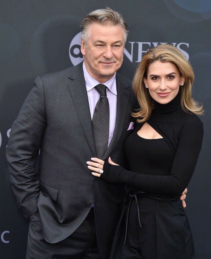 <strong>SNART FEMBARNSFORELDRE:</strong> Alec og Hilaria Baldwin har nok å henge fingrene i med fire små barn og enda ett på vei. Foto: NTB Scanpix <strong>SNART FEMBARNSFORELDRE:</strong> Alec og Hilaria Baldwin har nok å henge fingrene i med fire små barn og enda ett på vei. Foto: NTB Scanpix