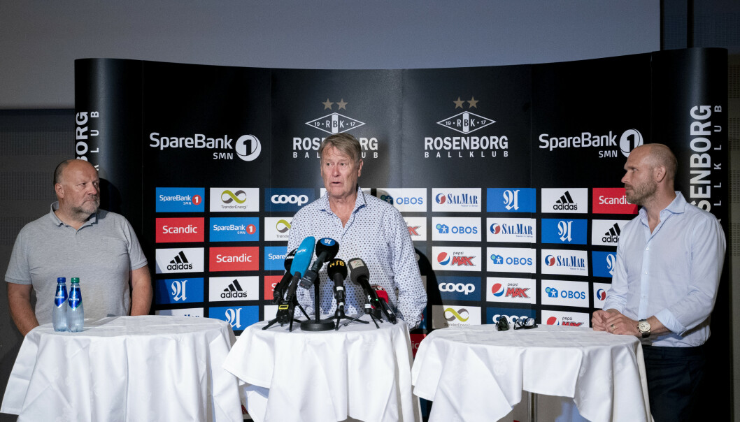 <strong>ENDELIG KLAR:</strong> Pressekonferanse med Rosenborgs nye hovedtrener, Åge Hareide (i midten) på Scandic Hotel Lerkendal tirsdag. Til stede var også styreleder Ivar Koteng (t.v.) og sportssjef Mikael Dorsin.
Foto: Fredrik Hagen / NTB scanpix <strong>ENDELIG KLAR:</strong> Pressekonferanse med Rosenborgs nye hovedtrener, Åge Hareide (i midten) på Scandic Hotel Lerkendal tirsdag. Til stede var også styreleder Ivar Koteng (t.v.) og sportssjef Mikael Dorsin.
Foto: Fredrik Hagen / NTB scanpix