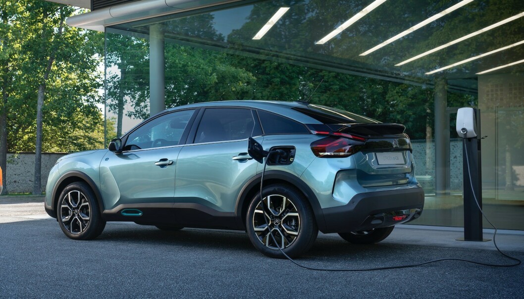 <strong>HELT ELEKTRISK:</strong> Selv om nye Citroën C4 bygges både med bensin- og dieselmotor, er det den elektriske utgaven nordmenn flest vil ha. Foto: Citroën <strong>HELT ELEKTRISK:</strong> Selv om nye Citroën C4 bygges både med bensin- og dieselmotor, er det den elektriske utgaven nordmenn flest vil ha. Foto: Citroën