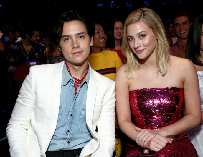 <strong>SVÆRT PRIVATE:</strong> Helt siden starten av forholdet mellom Cole Sprouse og Lili Reinhart har de holdt kortene tett til brystet hva gjelder å uttale seg om hverandre. Foto: NTB Scanpix <strong>SVÆRT PRIVATE:</strong> Helt siden starten av forholdet mellom Cole Sprouse og Lili Reinhart har de holdt kortene tett til brystet hva gjelder å uttale seg om hverandre. Foto: NTB Scanpix