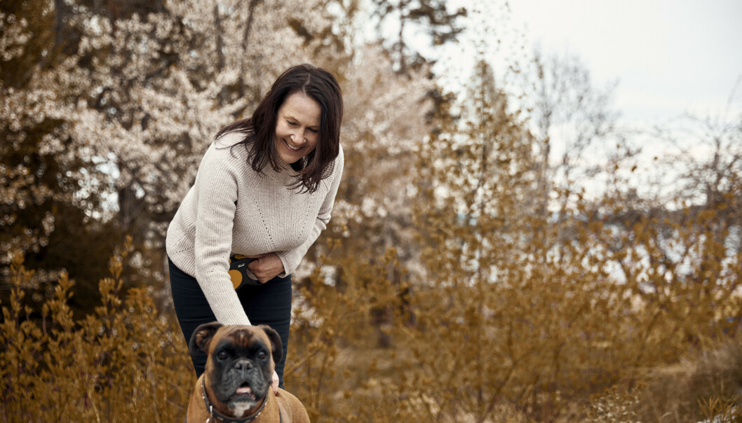 <strong>SAMBOERE:</strong> Vigdis og hunden Emma Hjorth lever i tosomhet på Nesøya. FOTO: Sara Angelica Spilling <strong>SAMBOERE:</strong> Vigdis og hunden Emma Hjorth lever i tosomhet på Nesøya. FOTO: Sara Angelica Spilling
