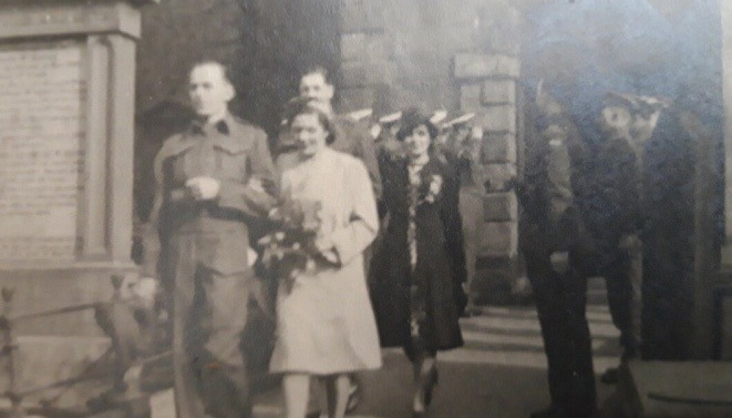 <strong>KRIG OG KJÆRLIGHET:</strong> Hans Georg Bratli giftet seg med sin skottske kone Helen Jane i byen Dumfries under krigen. Foto: George Michael Bratli <strong>KRIG OG KJÆRLIGHET:</strong> Hans Georg Bratli giftet seg med sin skottske kone Helen Jane i byen Dumfries under krigen. Foto: George Michael Bratli