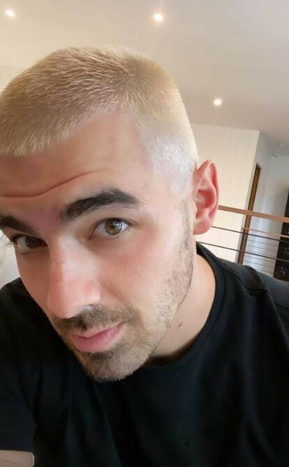 <strong>HEI SVEIS:</strong> Joe Jonas har byttet ut sin mørke sveis med platinablondt hår. Foto: Skjermdump / Instagram <strong>HEI SVEIS:</strong> Joe Jonas har byttet ut sin mørke sveis med platinablondt hår. Foto: Skjermdump / Instagram