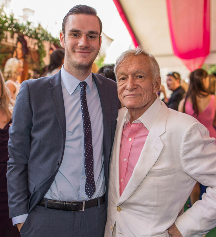 <strong>FAR OG SØNN:</strong> Her er Cooper og Hugh Hefner sammen på et Playboy-arrangement i 2013. Foto: NTB Scanpix <strong>FAR OG SØNN:</strong> Her er Cooper og Hugh Hefner sammen på et Playboy-arrangement i 2013. Foto: NTB Scanpix