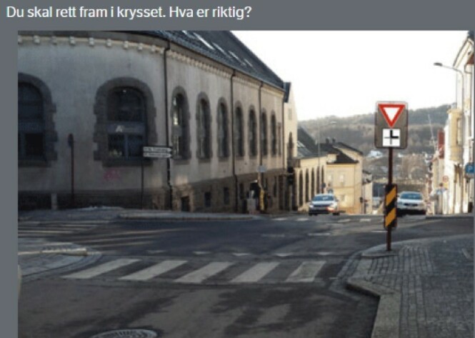 <strong>ALTERNATIVER:</strong> A) Skiltet gir meg forkjørsrett. B) Jeg har vikeplikt for trafikk fra venstre. C) Jeg har vikeplikt for møtende trafikk som skal til venstre. D) Møtende som vil svinge til venstre har vikeplikt for meg. <strong>ALTERNATIVER:</strong> A) Skiltet gir meg forkjørsrett. B) Jeg har vikeplikt for trafikk fra venstre. C) Jeg har vikeplikt for møtende trafikk som skal til venstre. D) Møtende som vil svinge til venstre har vikeplikt for meg.