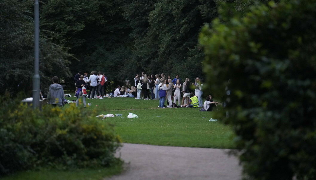 <strong>UKONTROLLERT:</strong> Ingen har kontroll på private fester, hjemme - eller i parker, som under fadderuken tidligere i august. Foto: Fredrik Hagen / NTB scanpix <strong>UKONTROLLERT:</strong> Ingen har kontroll på private fester, hjemme - eller i parker, som under fadderuken tidligere i august. Foto: Fredrik Hagen / NTB scanpix