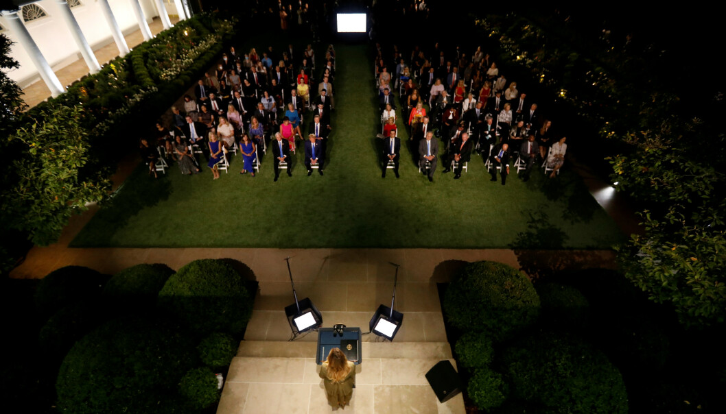 <strong>I ROSEHAGEN:</strong> Slik så det ut da Melania Trump holdt landsmøtetalen. Foto: REUTERS / Kevin Lamarque / NTB scanpix <strong>I ROSEHAGEN:</strong> Slik så det ut da Melania Trump holdt landsmøtetalen. Foto: REUTERS / Kevin Lamarque / NTB scanpix