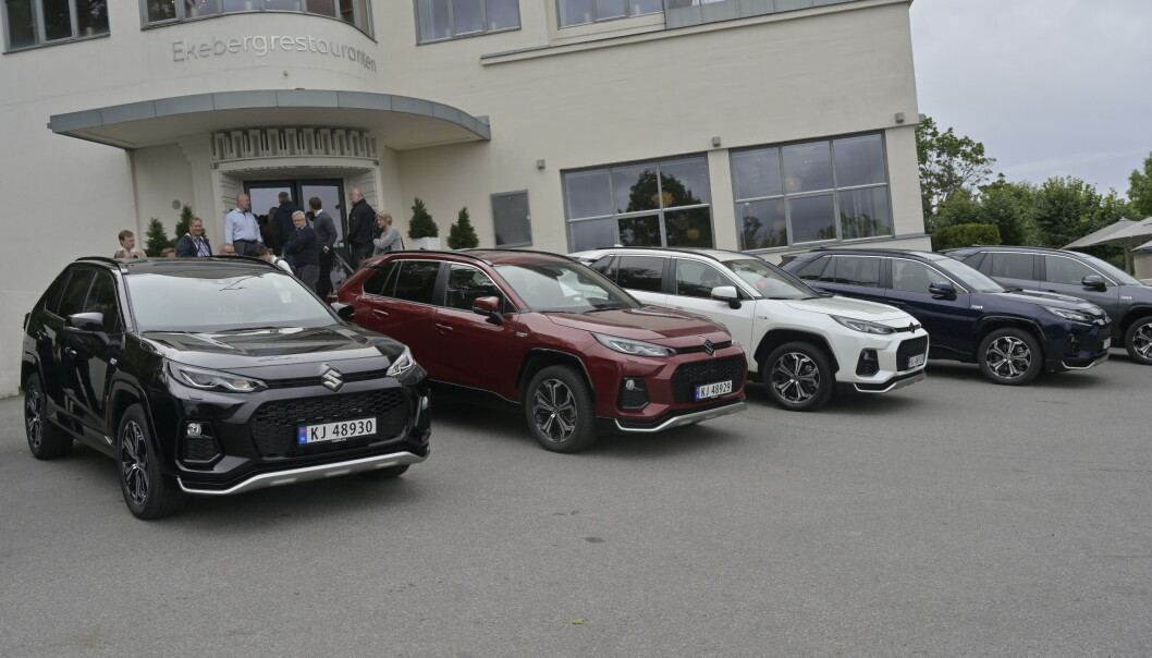 <strong>VERDENSLANSERING:</strong> Norge er et viktig marked for Plug in Hybrid så RSA fikk tak i de første bilene i Europa. Dermed hadde vi faktisk en verdenspremiære på Across på norsk jord. Det hører med til sjeldenhetene. Foto: Rune M. Nesheim <strong>VERDENSLANSERING:</strong> Norge er et viktig marked for Plug in Hybrid så RSA fikk tak i de første bilene i Europa. Dermed hadde vi faktisk en verdenspremiære på Across på norsk jord. Det hører med til sjeldenhetene. Foto: Rune M. Nesheim