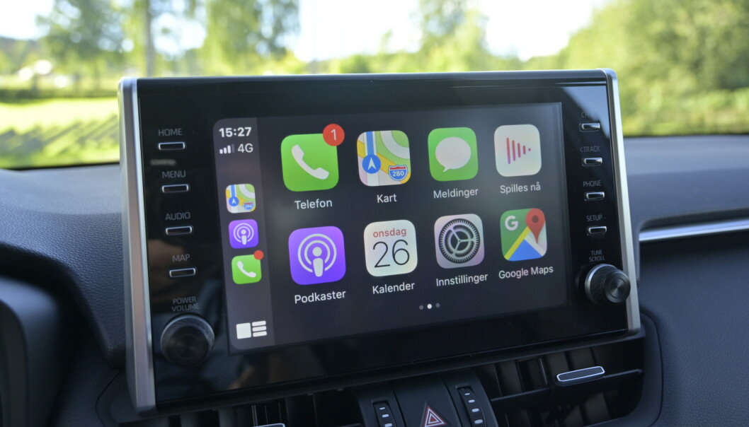 <strong>STOR SKJERM:</strong> Den er utstyrt med størst tilgjengelig skjerm (9-tommer) men den mangler navigasjon. Det er ikke så farlig når man har Apple Carplay og Android Auto. Høyttalerne er ikke for hifi-entusiastene. Foto: Rune M. Nesheim <strong>STOR SKJERM:</strong> Den er utstyrt med størst tilgjengelig skjerm (9-tommer) men den mangler navigasjon. Det er ikke så farlig når man har Apple Carplay og Android Auto. Høyttalerne er ikke for hifi-entusiastene. Foto: Rune M. Nesheim