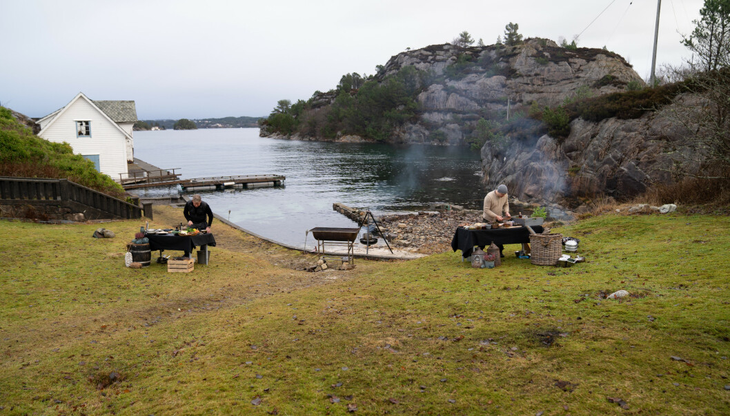 <strong>KOKER I NORGE:</strong> Bildet er fra opptaket i Norge, hvor det foregår en uformell kokkekamp mellom Gordon Ramsay og norske Christopher Haatuft fra Bergen. Foto: National Geographic <strong>KOKER I NORGE:</strong> Bildet er fra opptaket i Norge, hvor det foregår en uformell kokkekamp mellom Gordon Ramsay og norske Christopher Haatuft fra Bergen. Foto: National Geographic