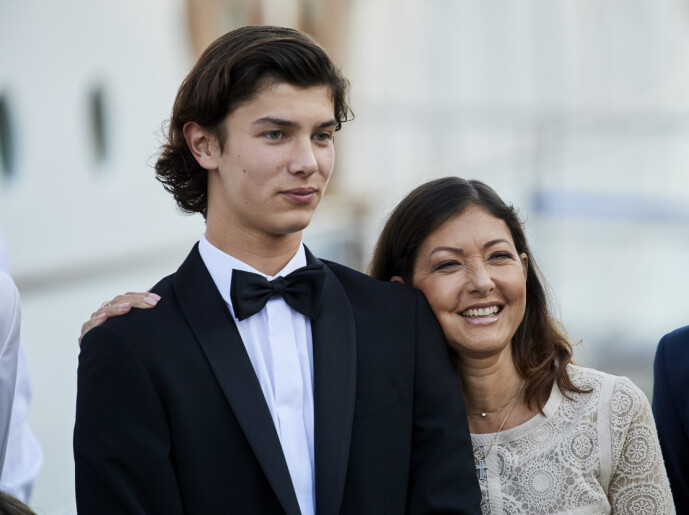 <strong>FØLES BRA:</strong> Prins Nikolai mener at han ikke føler noen forskjell ved å bli 21 år, men påpeker at det føles bra. Her med moren, grevinne Alexandra i 2017. Foto: NTB Scanpix <strong>FØLES BRA:</strong> Prins Nikolai mener at han ikke føler noen forskjell ved å bli 21 år, men påpeker at det føles bra. Her med moren, grevinne Alexandra i 2017. Foto: NTB Scanpix