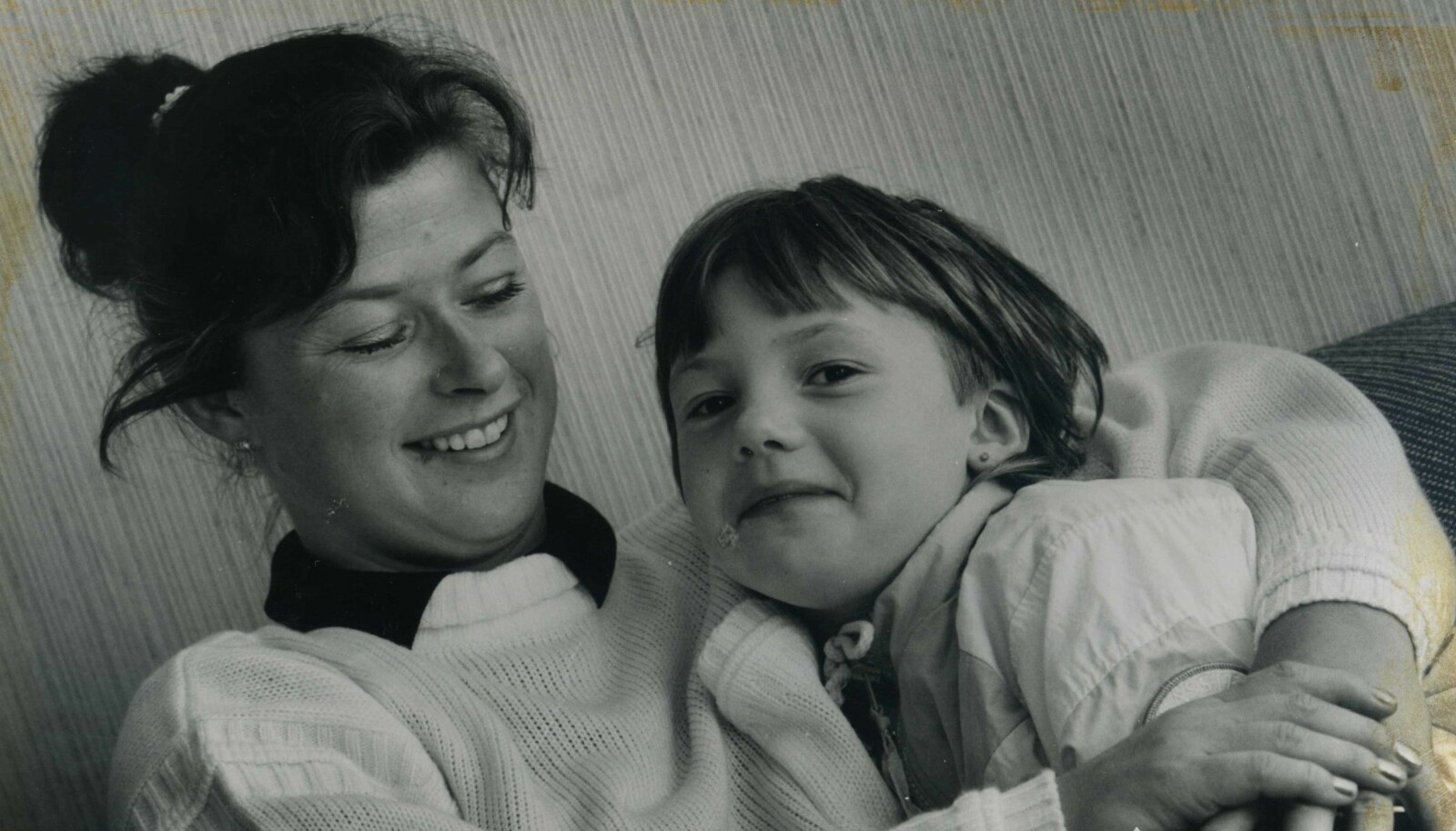 <strong>ET LIV UTEN MARIANNE:</strong> Lillesøster Elsebeth var bare fire måneder da Marianne forsvant. Hun rakk aldri å bli kjent med storesøsteren sin. Dette bildet er av mamma Torunn og Elsebeth i 1984, tre år etter forsvinningen. FOTO: Privat <strong>ET LIV UTEN MARIANNE:</strong> Lillesøster Elsebeth var bare fire måneder da Marianne forsvant. Hun rakk aldri å bli kjent med storesøsteren sin. Dette bildet er av mamma Torunn og Elsebeth i 1984, tre år etter forsvinningen. FOTO: Privat