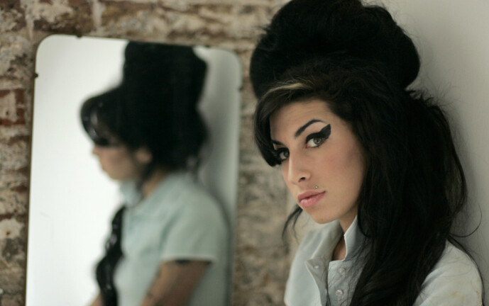 <strong>IKONISK:</strong> Det store svarte håret og den karakteristiske sminken ble Amy Winehouses kjennetegn. Foto: NTB Scanpix <strong>IKONISK:</strong> Det store svarte håret og den karakteristiske sminken ble Amy Winehouses kjennetegn. Foto: NTB Scanpix