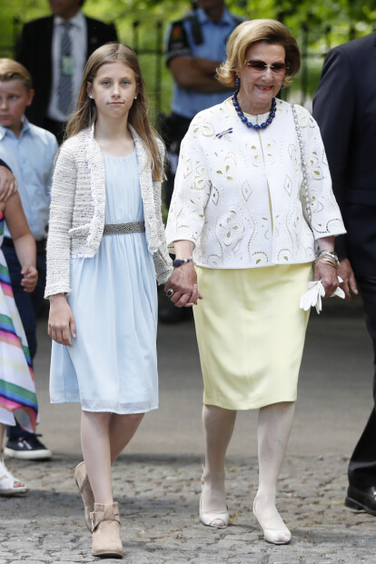 <strong>GUDMOR:</strong> Dronning Sonja bar Leah Isadora til dåpen i 2005. Her var dronningen med barnebarnet i 2017. Foto: Lise Åserud / NTB scanpix <strong>GUDMOR:</strong> Dronning Sonja bar Leah Isadora til dåpen i 2005. Her var dronningen med barnebarnet i 2017. Foto: Lise Åserud / NTB scanpix