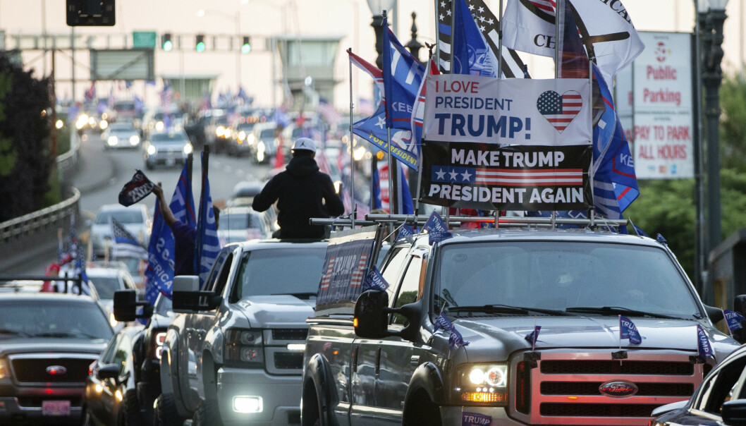Støttespillere av president Donald Trump i kolonne på vei til sentrum av Portland for å konfrontere Black Lives Matter-demonstranter. Foto: Mark Graves / AP / NTB scanpix Støttespillere av president Donald Trump i kolonne på vei til sentrum av Portland for å konfrontere Black Lives Matter-demonstranter. Foto: Mark Graves / AP / NTB scanpix