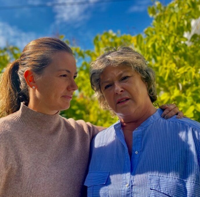 <strong>HVA SKJEDDE?:</strong> I 39 år har lillesøster Elsebeth og mamma Torunn lurt på hva som skjedde med Marianne, da hun forsvant på vei hjem fra iskremkiosen i Risør. FOTO: Privat <strong>HVA SKJEDDE?:</strong> I 39 år har lillesøster Elsebeth og mamma Torunn lurt på hva som skjedde med Marianne, da hun forsvant på vei hjem fra iskremkiosen i Risør. FOTO: Privat