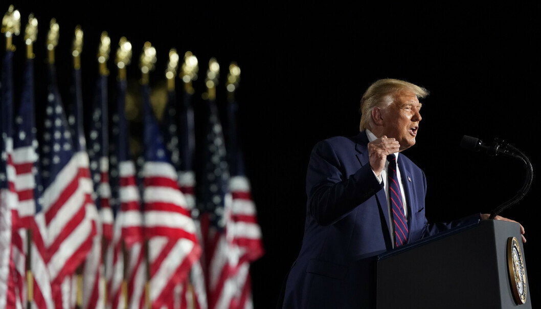 President Donald Trump under talen han holdt foran Det hvite hus under det republikanske landsmøtet sist torsdag. Foto: Alex Brandon / AP / NTB scanpix President Donald Trump under talen han holdt foran Det hvite hus under det republikanske landsmøtet sist torsdag. Foto: Alex Brandon / AP / NTB scanpix