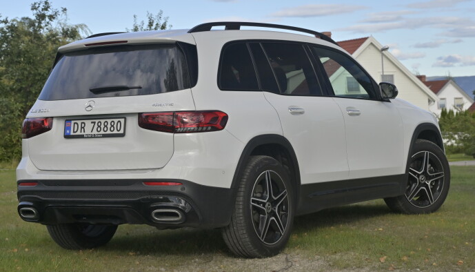 <strong>GLS?:</strong> Med litt godvilje, minner GLB mer på GLS enn sine andre SUV-søsken. De er det forresten blitt mange av. Foto: Rune M. Nesheim <strong>GLS?:</strong> Med litt godvilje, minner GLB mer på GLS enn sine andre SUV-søsken. De er det forresten blitt mange av. Foto: Rune M. Nesheim