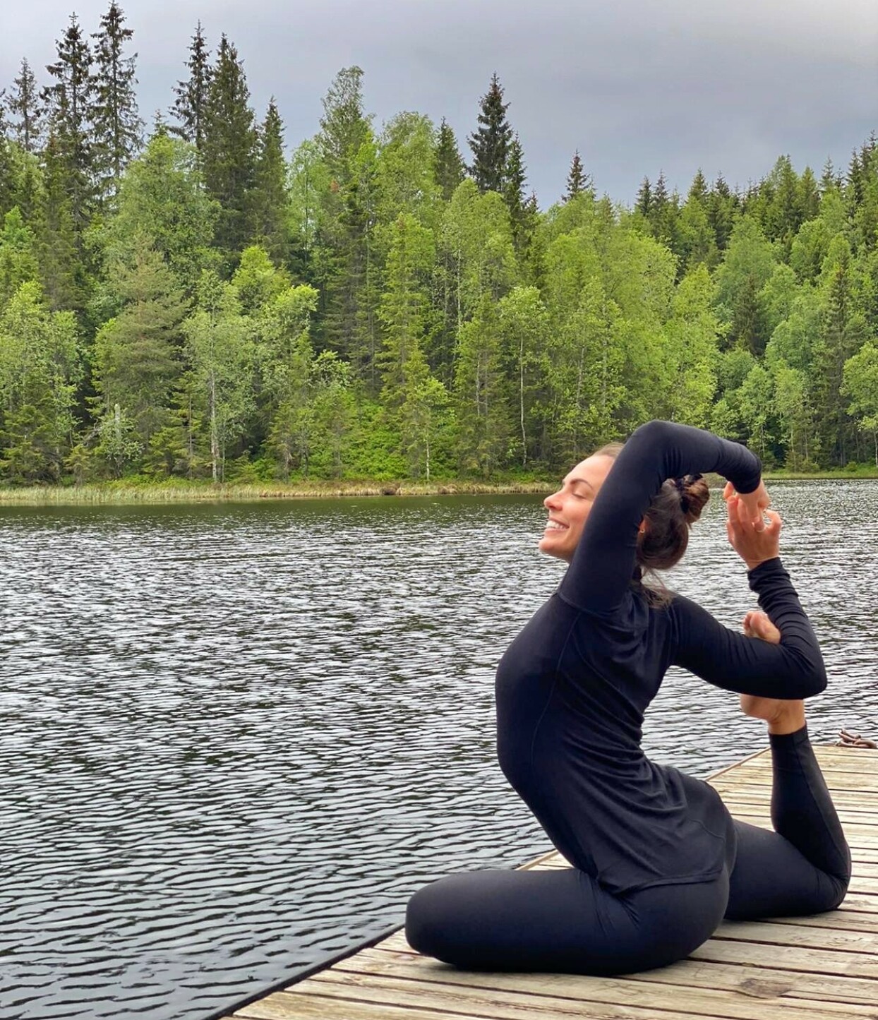 <strong>SKOGSYOGA:</strong> Francesca Golfetto står for yogatimene. FOTO: Privat <strong>SKOGSYOGA:</strong> Francesca Golfetto står for yogatimene. FOTO: Privat