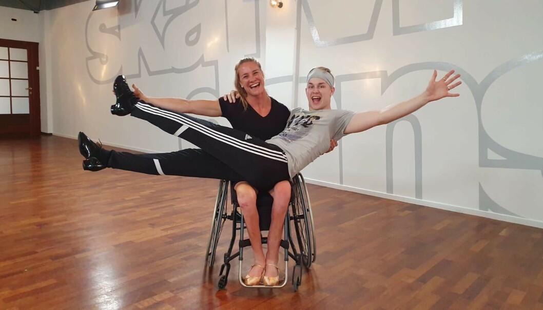 <strong>DANSEKROPP:</strong> Birgit Skarstein vil vise at det er helt mulig å danse med rullestol. - Alle kropper som kan danse er en danskekropp, sier hun. Her med dansepartner Philip Raabe. Foto: Privat <strong>DANSEKROPP:</strong> Birgit Skarstein vil vise at det er helt mulig å danse med rullestol. - Alle kropper som kan danse er en danskekropp, sier hun. Her med dansepartner Philip Raabe. Foto: Privat