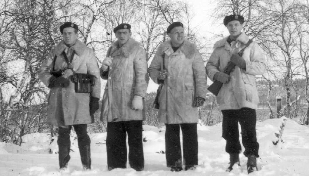 <strong>ETTER KRIGEN:</strong> Torstein nummer to fra høyre, med tre kolleger, under året som utrykningspoliti i Finnmark. FOTO: Privat <strong>ETTER KRIGEN:</strong> Torstein nummer to fra høyre, med tre kolleger, under året som utrykningspoliti i Finnmark. FOTO: Privat