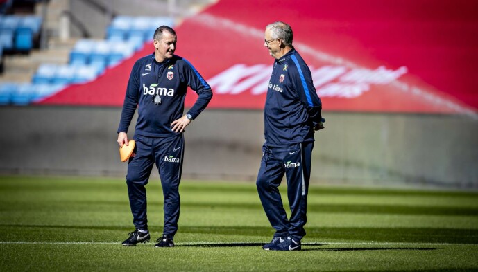 <strong>TRENER OG ASSISTENT:</strong> Lars Lagerbäck (t.h.) og Per Joar Hansen. Foto: Bjørn Langsem <strong>TRENER OG ASSISTENT:</strong> Lars Lagerbäck (t.h.) og Per Joar Hansen. Foto: Bjørn Langsem