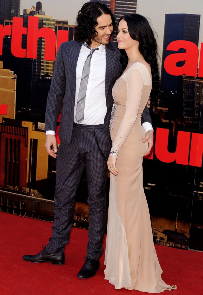 <strong>VAR GIFT:</strong> Russell Brand var gift med Katy Perry, men i 2011 skilte de lag etter bare 14 måneder som mann og kone. Her på «Arthur»-premieren i 2011. Foto: REX/ NTB Scanpix <strong>VAR GIFT:</strong> Russell Brand var gift med Katy Perry, men i 2011 skilte de lag etter bare 14 måneder som mann og kone. Her på «Arthur»-premieren i 2011. Foto: REX/ NTB Scanpix