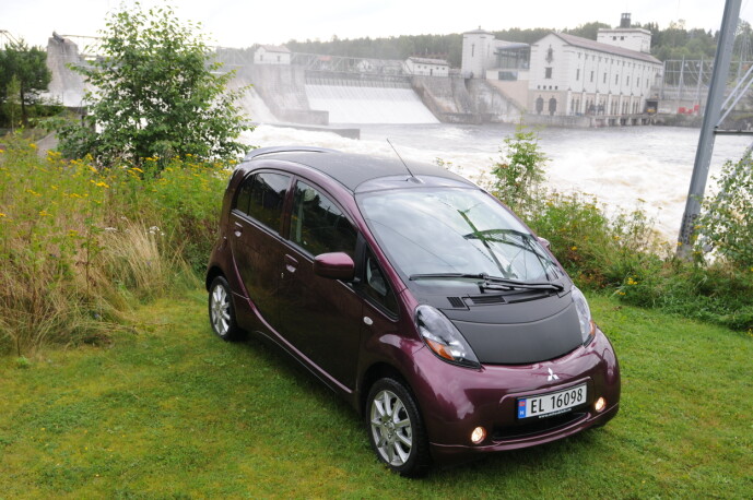 <strong>FORSVINNER OGSÅ:</strong> Elbilen i-Miev forsvinner også. Produksjonen er stoppet og en ny utgave er ikke på trappene. <strong>FORSVINNER OGSÅ:</strong> Elbilen i-Miev forsvinner også. Produksjonen er stoppet og en ny utgave er ikke på trappene.