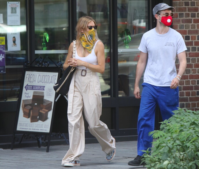 <strong>GODE VENNER:</strong> Sienna Miller og eksforloveden Tom Sturridge sammen i New York i sommer. Foto: NTB scanpix <strong>GODE VENNER:</strong> Sienna Miller og eksforloveden Tom Sturridge sammen i New York i sommer. Foto: NTB scanpix