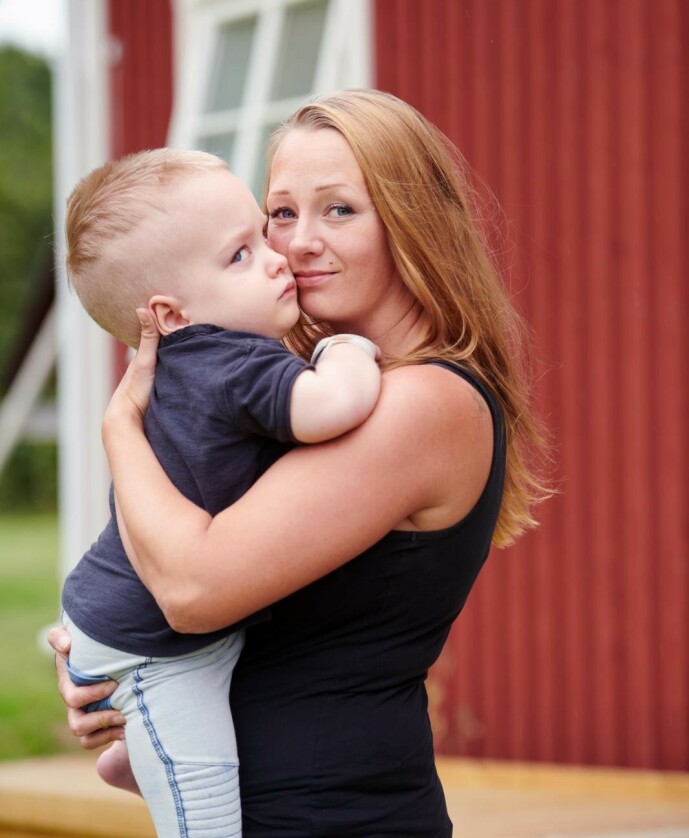 <strong>PROSESS:</strong> Malin forteller at hun jobber mye med seg selv for å bli kvitt skyldfølelsen over at sønnen ble smittet av herpes ved fødselen. FOTO: Tommy Hvitfeldt/Allas <strong>PROSESS:</strong> Malin forteller at hun jobber mye med seg selv for å bli kvitt skyldfølelsen over at sønnen ble smittet av herpes ved fødselen. FOTO: Tommy Hvitfeldt/Allas