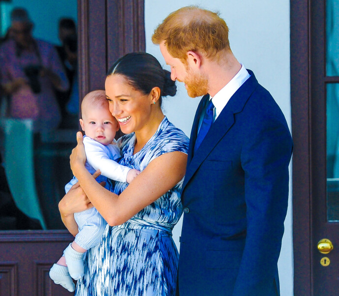 <strong>VERNER OM SØNNEN:</strong> Ekteparet Meghan og Harry ble foreldre til sønnen Archie Harrison Mountbatten-Windsor den 6. mai 2019. Her fra et besøk i Sør-Afrika senere samme høst. I dag bor familien på tre i USA, og har frivillig meldt seg ut av den britiske kongefamilien. FOTO: NTB scanpix <strong>VERNER OM SØNNEN:</strong> Ekteparet Meghan og Harry ble foreldre til sønnen Archie Harrison Mountbatten-Windsor den 6. mai 2019. Her fra et besøk i Sør-Afrika senere samme høst. I dag bor familien på tre i USA, og har frivillig meldt seg ut av den britiske kongefamilien. FOTO: NTB scanpix