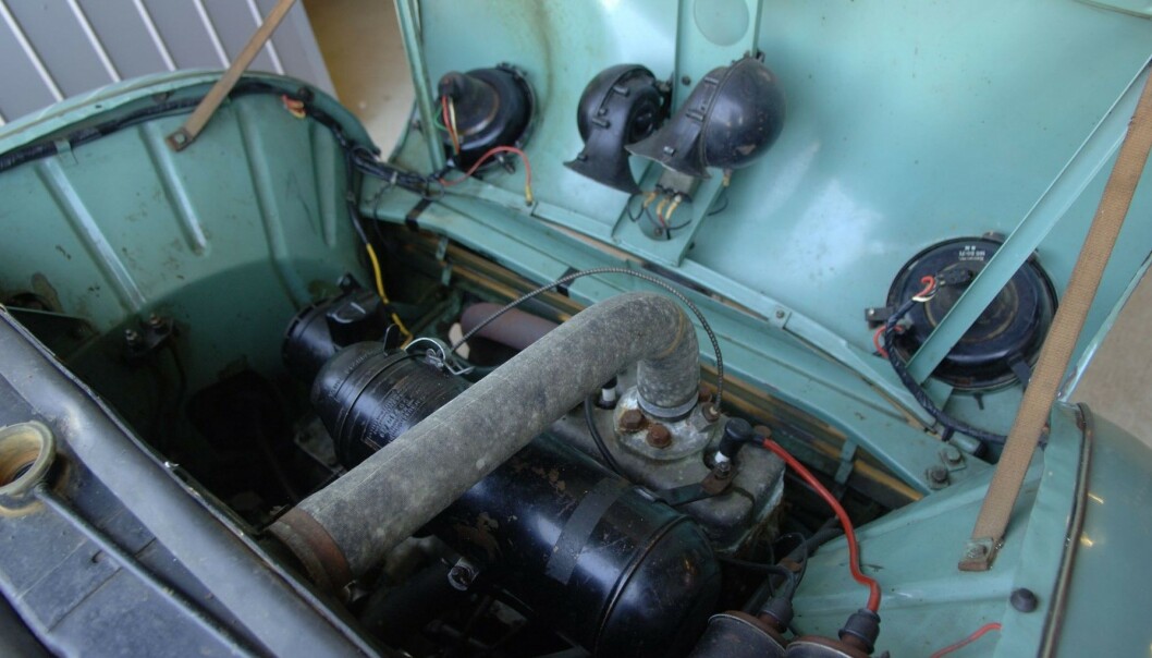 <strong>KOKTE:</strong> Den originale to-sylindrete motoren hadde ingen kjøling. Derfor kokte den ofte under kjøring. Denne motoren på 25 hester med kjøling ble satt inn i bilen i 2000. Foto: Bilwebauctions <strong>KOKTE:</strong> Den originale to-sylindrete motoren hadde ingen kjøling. Derfor kokte den ofte under kjøring. Denne motoren på 25 hester med kjøling ble satt inn i bilen i 2000. Foto: Bilwebauctions