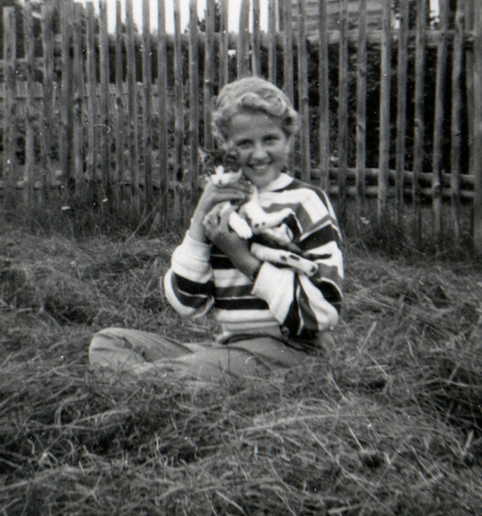 <strong>SKJØNN UNGDOM:</strong> Lindas mamma da hun var tenåring. FOTO: Privat <strong>SKJØNN UNGDOM:</strong> Lindas mamma da hun var tenåring. FOTO: Privat