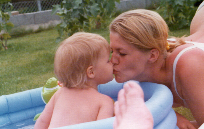 <strong>MORSKJÆRLIGHET:</strong> Linda og mamma, da Linda selv er rundt to år. På samme alder som da Lindas mor kom hjem fra barnehjemmet. FOTO: Privat <strong>MORSKJÆRLIGHET:</strong> Linda og mamma, da Linda selv er rundt to år. På samme alder som da Lindas mor kom hjem fra barnehjemmet. FOTO: Privat