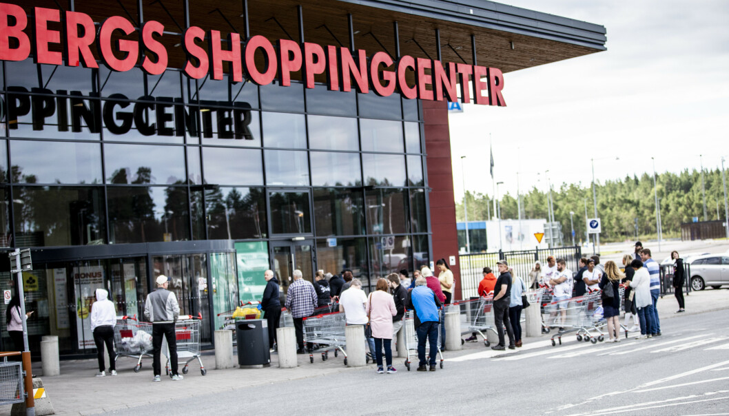 <strong>HARRYHANDEL:</strong> Da Värmland var karantenefritt i juli var det lange køer før åpningstid. Foto: Christian Roth Christensen / Dagbladet. <strong>HARRYHANDEL:</strong> Da Värmland var karantenefritt i juli var det lange køer før åpningstid. Foto: Christian Roth Christensen / Dagbladet.