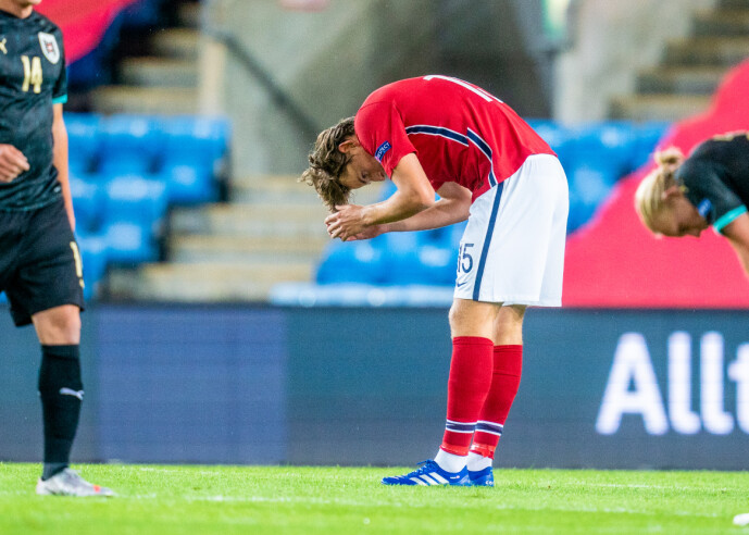 <strong>DEPPER:</strong> Sander Berge gjorde seg skyld i straffespark mot Østerrike. Foto: Stian Lysberg Solum / NTB scanpix <strong>DEPPER:</strong> Sander Berge gjorde seg skyld i straffespark mot Østerrike. Foto: Stian Lysberg Solum / NTB scanpix