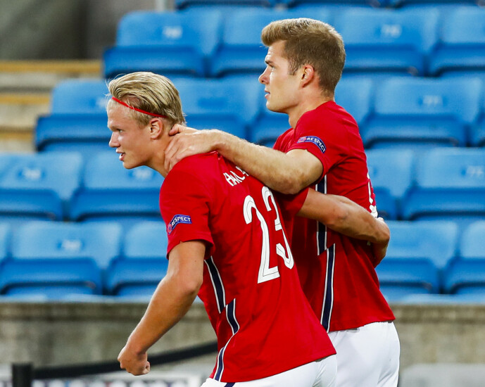 <strong>KORTVARIG JUBEL:</strong> Alexander Sørloth kom inn og satte fart på Norge. Her feirer han og Erling Braut Haaland 1-2-scoringen. Foto: Terje Pedersen / NTB scanpix <strong>KORTVARIG JUBEL:</strong> Alexander Sørloth kom inn og satte fart på Norge. Her feirer han og Erling Braut Haaland 1-2-scoringen. Foto: Terje Pedersen / NTB scanpix