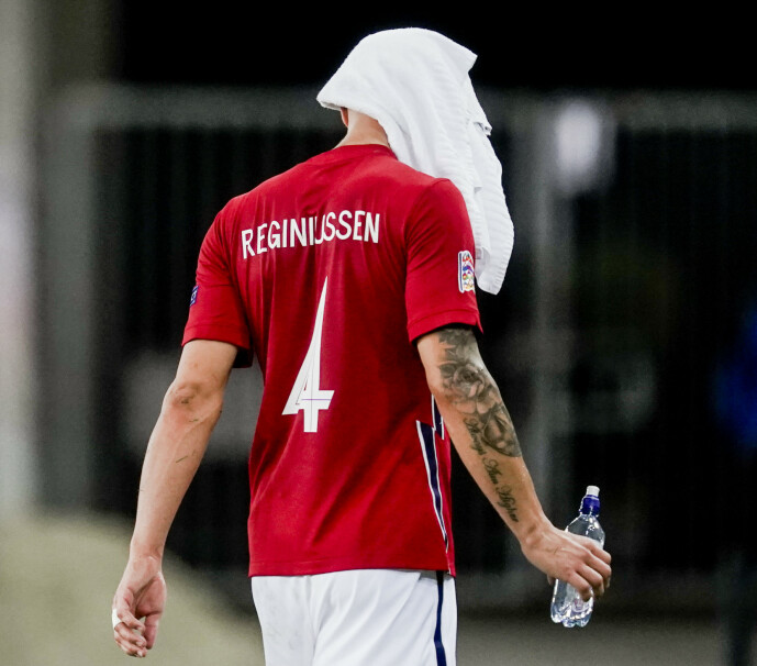 <strong>TØFT:</strong> Tore Reginiussen fikk seg en hodesmell rett før pause. Etter kampen kunne flere av spillerne hatt behov for å gjemme seg. Foto: Stian Lysberg Solum / NTB scanpix <strong>TØFT:</strong> Tore Reginiussen fikk seg en hodesmell rett før pause. Etter kampen kunne flere av spillerne hatt behov for å gjemme seg. Foto: Stian Lysberg Solum / NTB scanpix