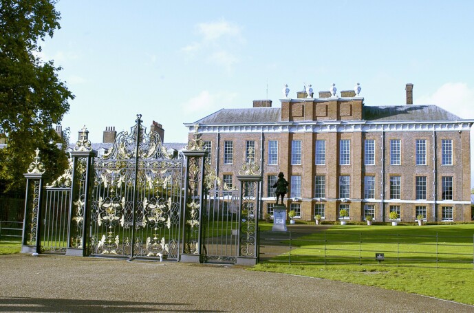 <strong>KENSINGTON PALACE:</strong> Her bor hertuginne Kate og prins William sammen med deres tre barn, prins George, prins Louis og prinsesse Charlotte. Foto: NTB Scanpix <strong>KENSINGTON PALACE:</strong> Her bor hertuginne Kate og prins William sammen med deres tre barn, prins George, prins Louis og prinsesse Charlotte. Foto: NTB Scanpix