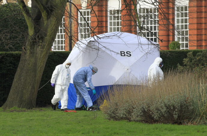 <strong>ERKLÆRT DØD:</strong> Mannen som satte fyr på seg selv utenfor Kensington Palace ble erklært død. Foto: NTB Scanpix <strong>ERKLÆRT DØD:</strong> Mannen som satte fyr på seg selv utenfor Kensington Palace ble erklært død. Foto: NTB Scanpix