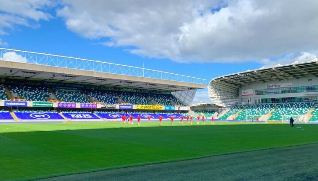 <strong>STORSTUE I BELFAST:</strong> Windsor Park tar 18.000 tilskuere. Men i kveld blir det like folketomt som på Norges trening i går. Foto: Tore Ulrik Bratland <strong>STORSTUE I BELFAST:</strong> Windsor Park tar 18.000 tilskuere. Men i kveld blir det like folketomt som på Norges trening i går. Foto: Tore Ulrik Bratland