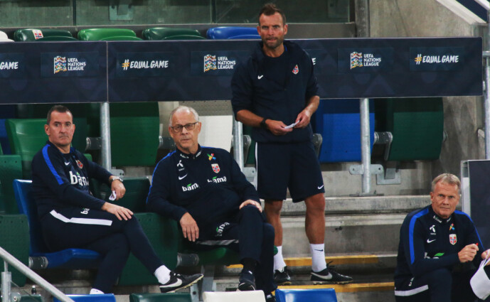 <strong>KNUSENDE SEIER:</strong> Lars Lagerbäck og resten av trenerteamet likte det de så fra benken. Foto: Paul McErlane / NTB scanpix <strong>KNUSENDE SEIER:</strong> Lars Lagerbäck og resten av trenerteamet likte det de så fra benken. Foto: Paul McErlane / NTB scanpix