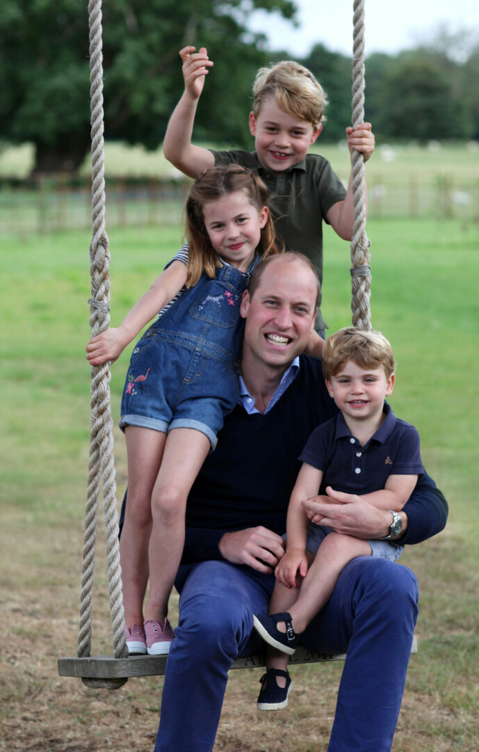 <strong>BILDE TATT AV MAMMA:</strong> Prins William, også kalt Wills, sammen med prins George, prinsesse Charlotte og prins Louis, in Norfolk i juni 2020. FOTO: NTBScanpix <strong>BILDE TATT AV MAMMA:</strong> Prins William, også kalt Wills, sammen med prins George, prinsesse Charlotte og prins Louis, in Norfolk i juni 2020. FOTO: NTBScanpix