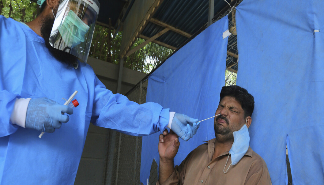 Coronatesting på et sykehus i Karachi i august. Foto: Fareed Khan / AP / NTB scanpix Coronatesting på et sykehus i Karachi i august. Foto: Fareed Khan / AP / NTB scanpix